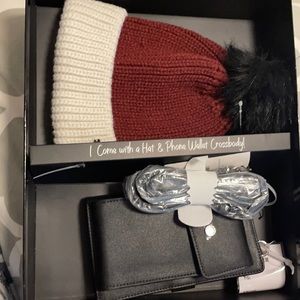 Steve Madden accessory set beanie & crossbody bag